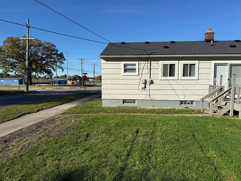 28585 Maplewood St — Photo 4