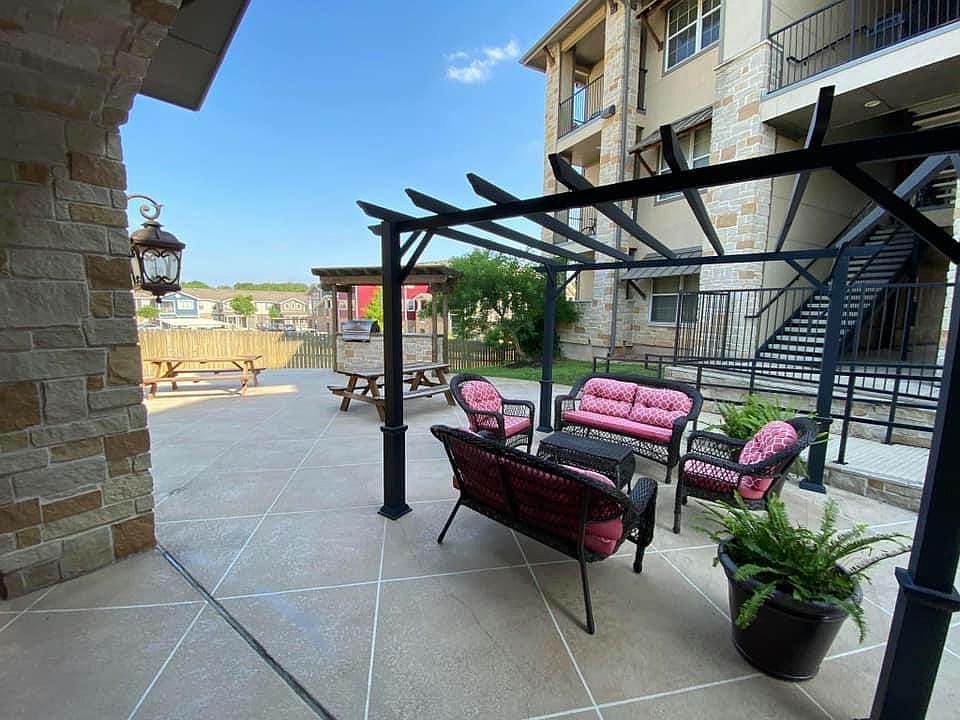 Knightsgate Apartments 1270 Harvey Mitchell Pkwy S College Station TX