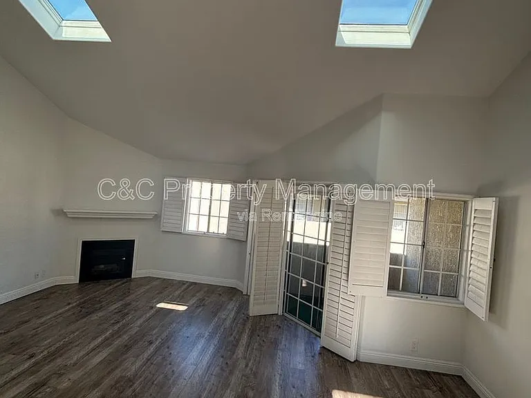 533 W 23rd St #9 — Photo 11