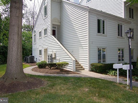 2nd image of 385 Pleasanton Rd #B21