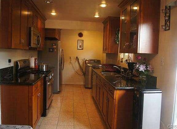 5th image of 17061 Roscoe Blvd Unit 9