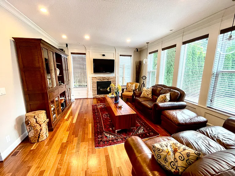 4635 SW 47th Ave — Photo 11