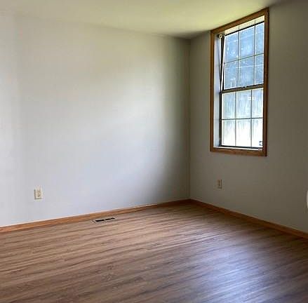 5th image of 653 Sherman St #1