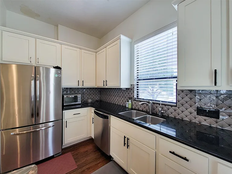 403 Jackson Hill St — Photo 16