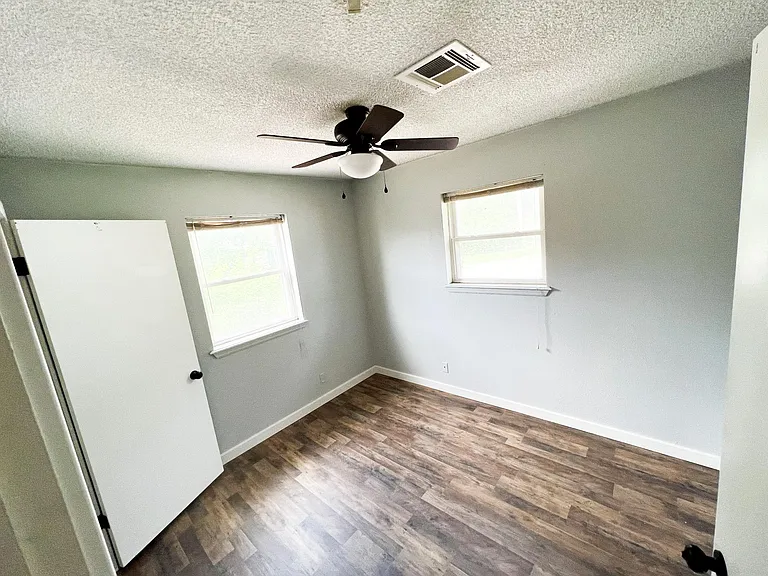 1002 Raleigh Cir — Photo 6
