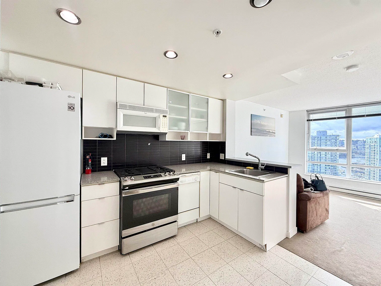 Studio, 460 sqft, $2,100 — Photo 1