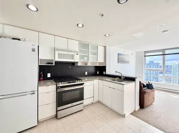 939 Expo Blvd #2501, Vancouver, BC V6Z 3G7