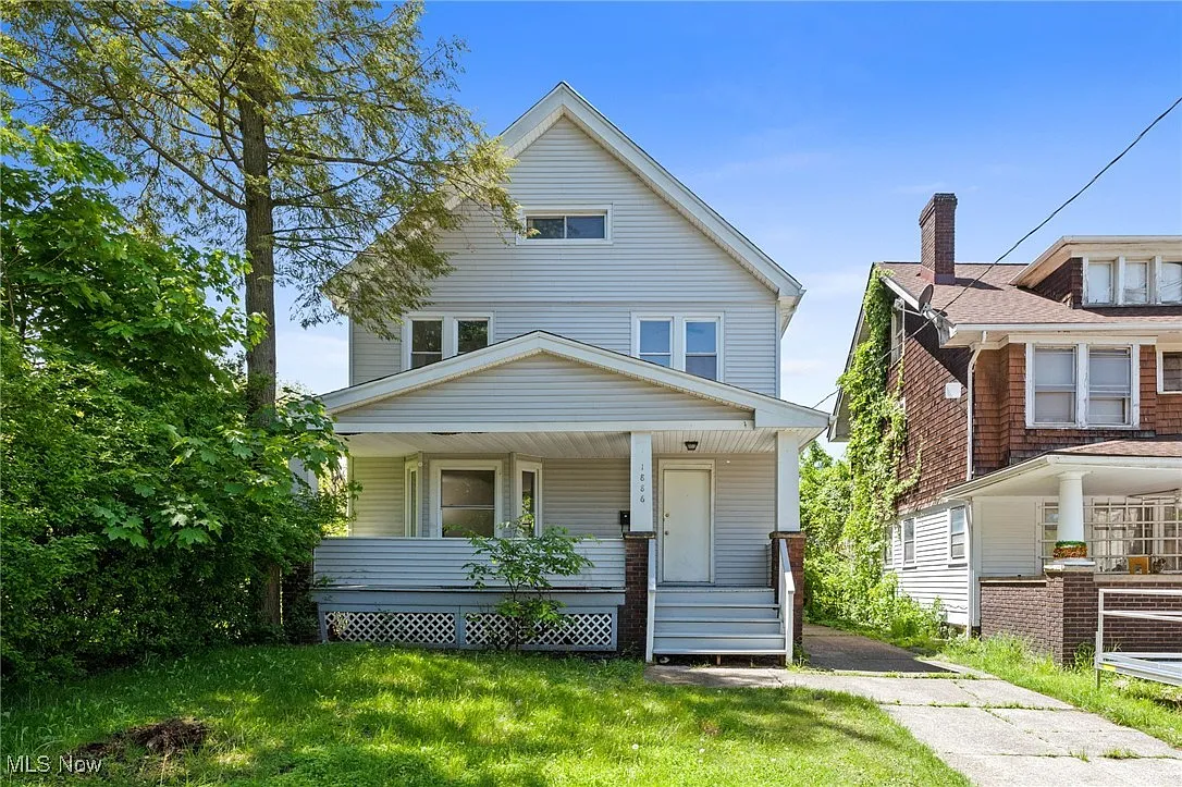 1886 Haldane Rd photo 1
