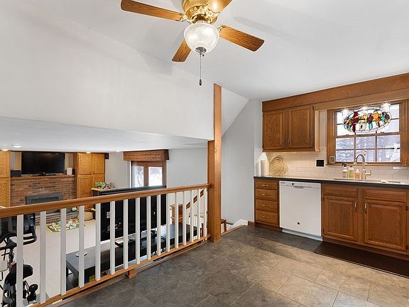 2nd image of 3664 Buttercup Ln