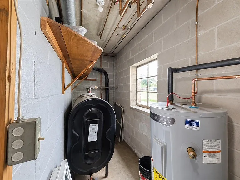 31 Foster St — Photo 17
