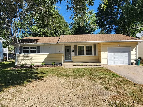 119 Dressel Dr, Jerseyville, IL 62052