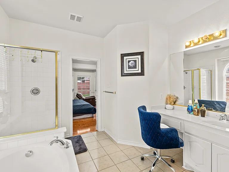 5231 Kathryn Dr — Photo 2
