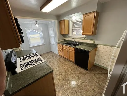 34 Patricia Ave — Photo 11