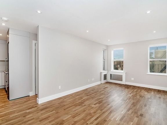 3rd image of 40 Linden Blvd APT 4B