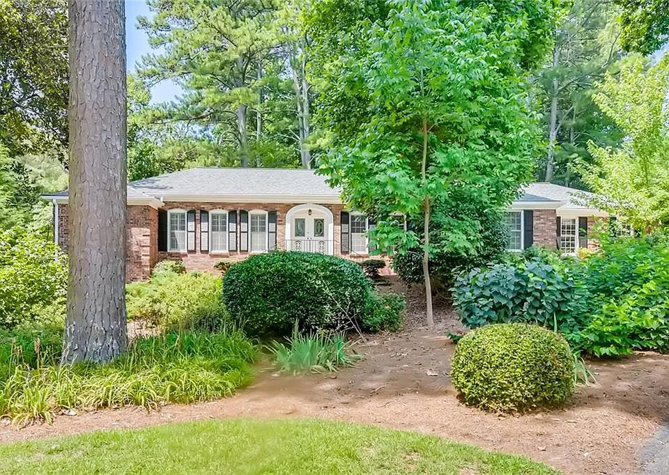 1st image of 2584 Leslie Dr