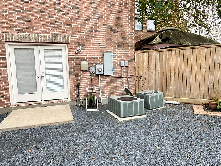 9818 Meredith Elise Ct — Photo 6
