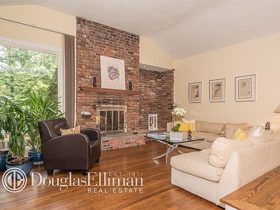 3rd image of 14 Millford Dr