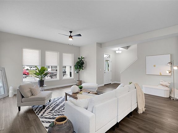 5th image of 374 Bascule Dr