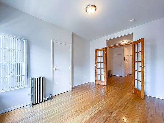 3rd image of 337 E 6th St APT 15