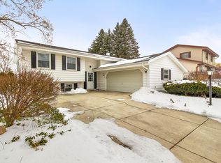 3315 W Southwood Dr, Franklin, WI 53132
