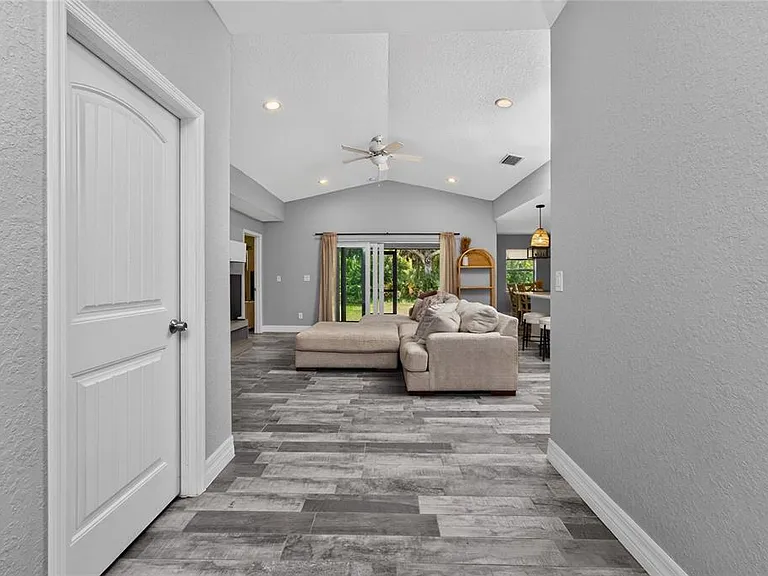 310 Albatross Rd — Photo 9