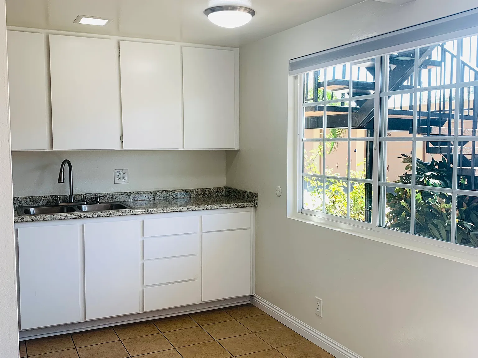 1 bed, 440 sqft, $1,950 — Photo 2