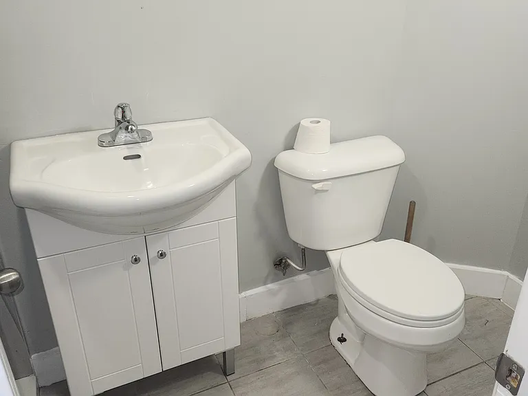 1085 Hickory Rd #2 — Photo 2