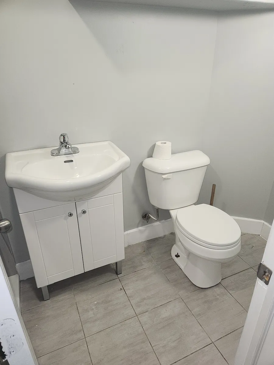 Building Photo - 1085 Hickory Rd #2