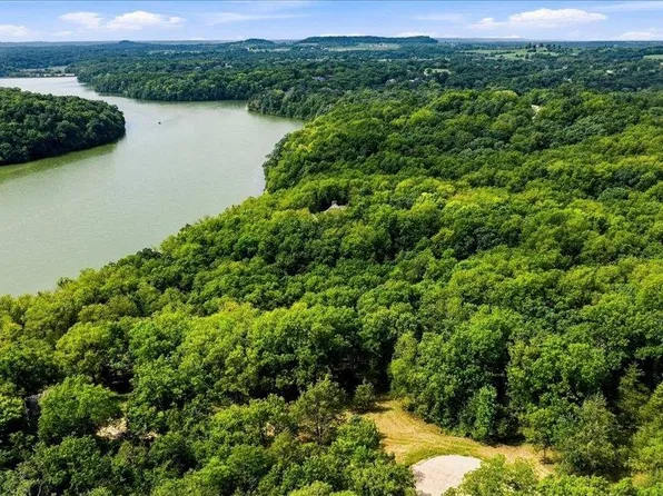 15 & 13 Waterford Dr, Galena, IL 61036