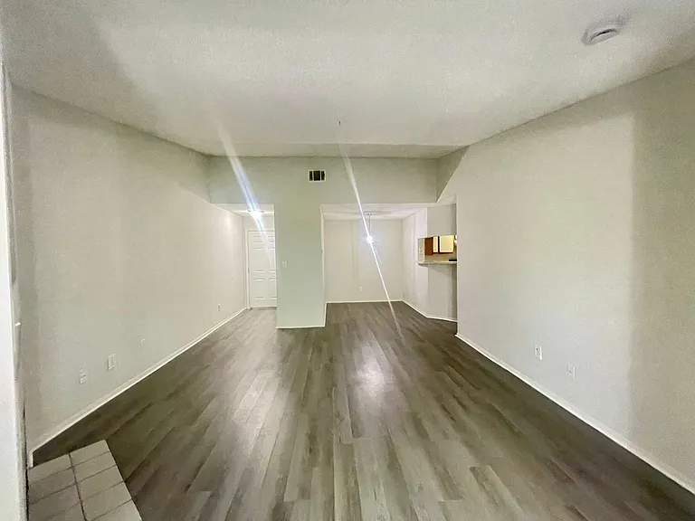 199 Afton Sq — Photo 13