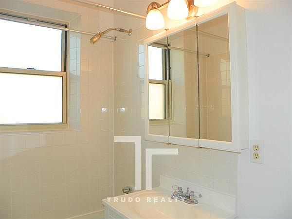 2nd image of 2536 N Sawyer Ave