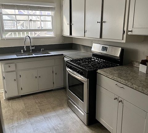 5th image of 15061 Moorpark St #1