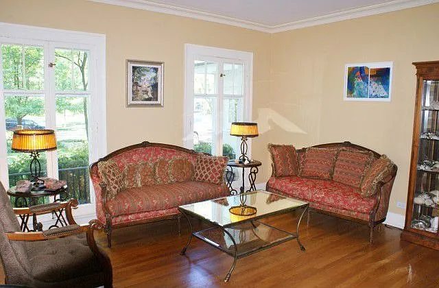 551 Jackson Ave photo 1