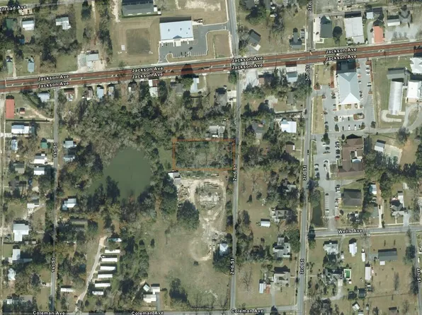 736 2nd St, Chipley, FL 32428