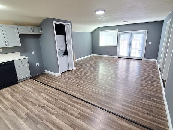 2nd image of 445 25th St #4