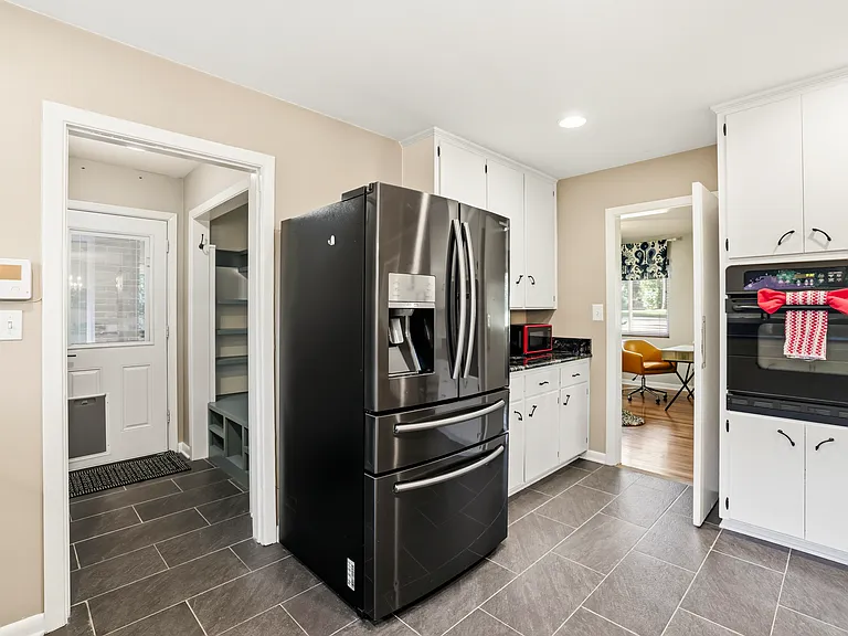 1312 Dillard St — Photo 4