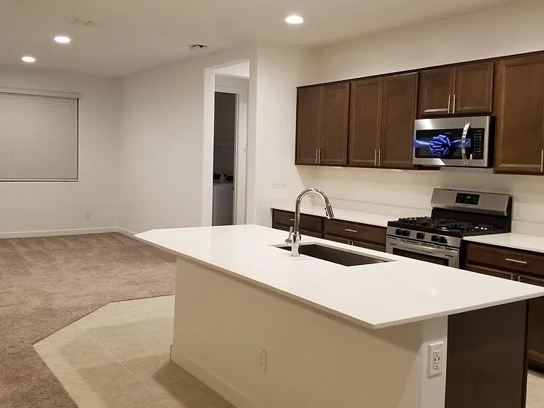 1329 E Glass Ln — Photo 4