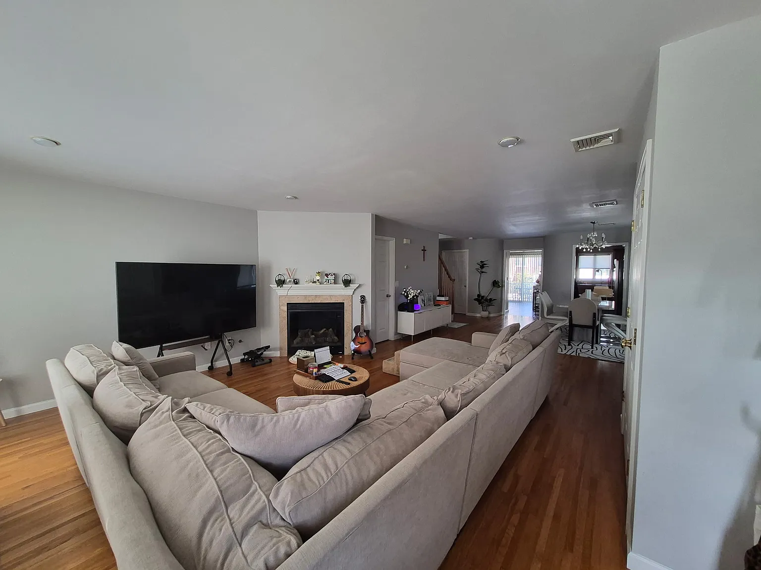 3 bed, 2.5 bath, $4,150 — Photo 2