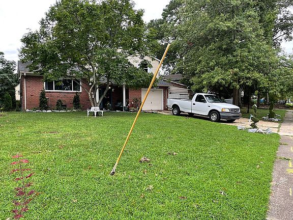 4th image of 3701 Edinburgh Dr