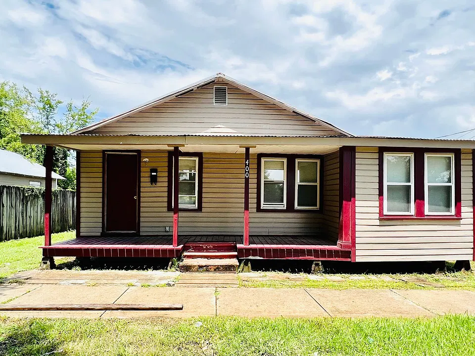 400 Lamar St