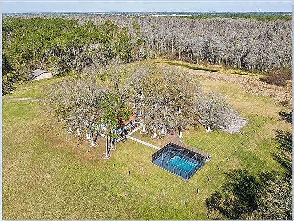 4th image of 7902 West Dr