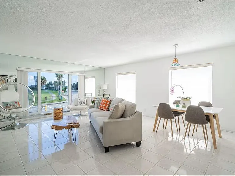 6 Lucerne Ave #3 — Photo 2