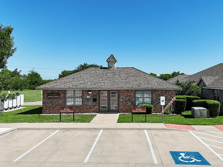 Apply to Lexington Court Apartment Today!