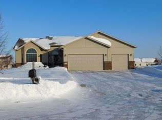 540 Prescott Ln, West Fargo, ND 58078