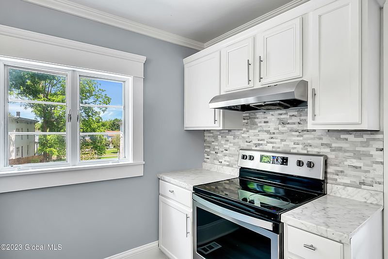 5th image of 117 Hoosac Street