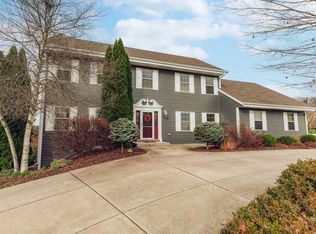 W127N6541 Blue Spruce Ct, Menomonee Falls, WI 53051