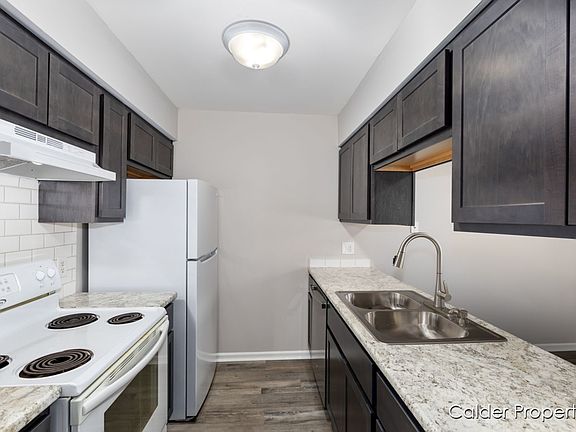 2nd image of 2928 Vineland Ave SE #2928