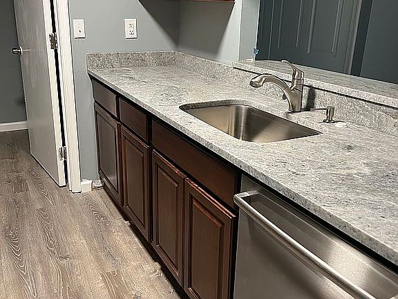 5th image of 17 Cheshire Dr #17