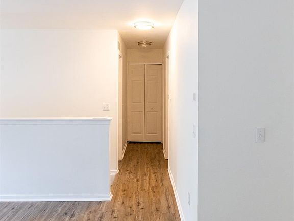4th image of 785 Clubhouse Dr