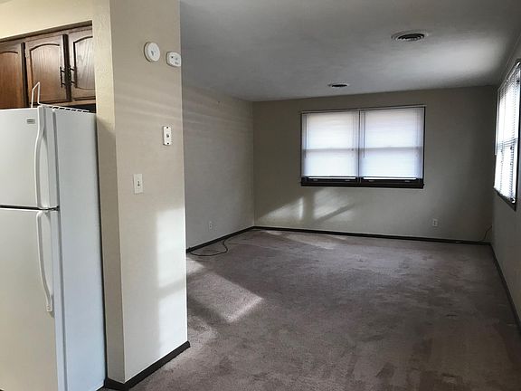 5th image of 5227 N Montclair Ave APT A